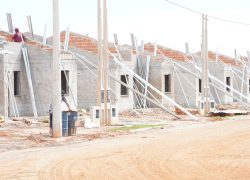 Obra-de-casas-em-andamento-em-Valentim-Gentil